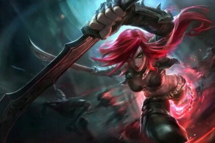 Katarina, with pink hair, wields a blade and strike at an enemy, from League of Legends and Teamfight Tactics.