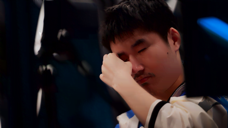 LGD's niu immediately after being eliminated from TI12.