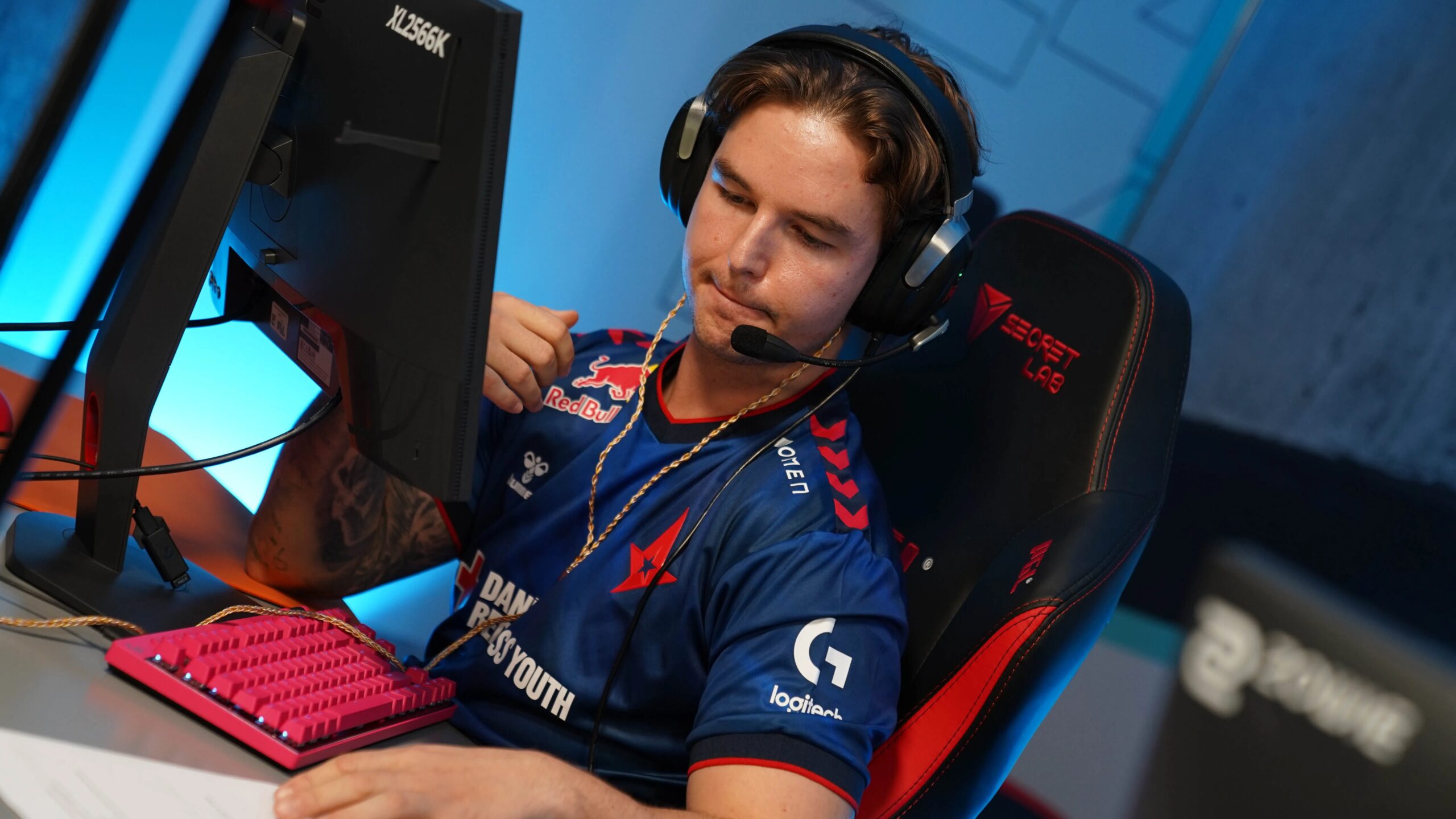 Danish CS2 prodigy re-joins Astralis as dev1ce transitions to IGL position